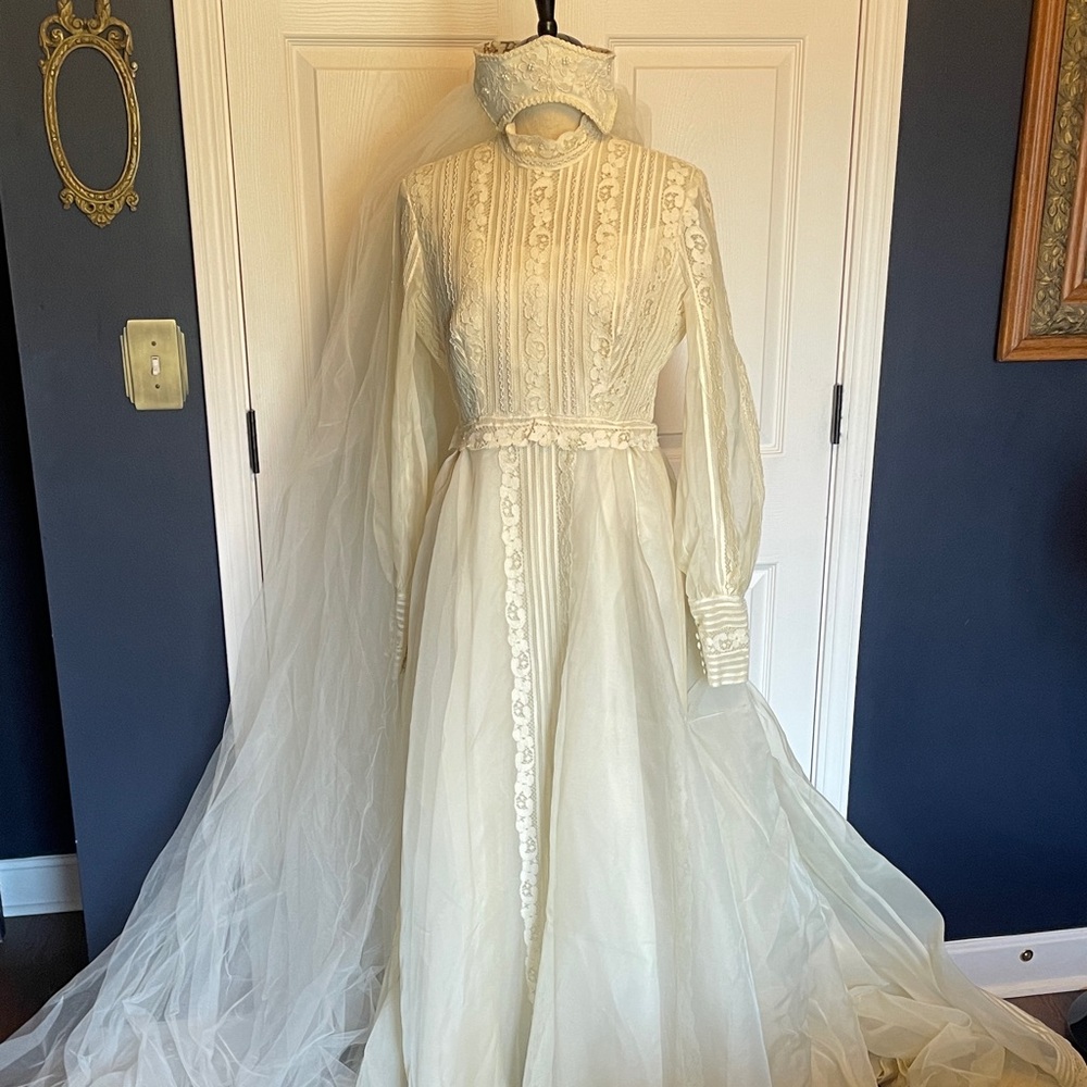 Vintage Gunne Sax Style Cream Lace Wedding Dress with Veil & Train Size 8